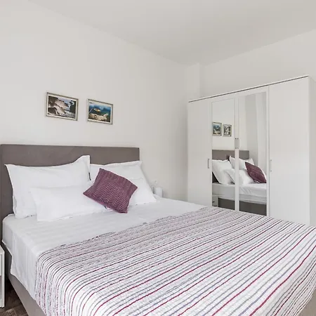 Apartman Sky Salona