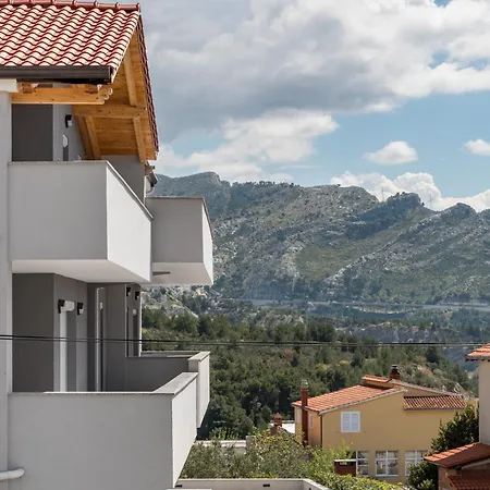 Sky Salona